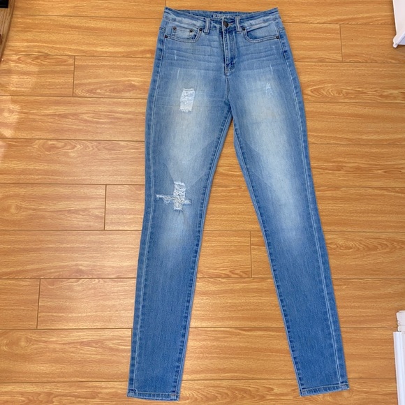 Light Wash High rise Skinny Jeans - Picture 1 of 3
